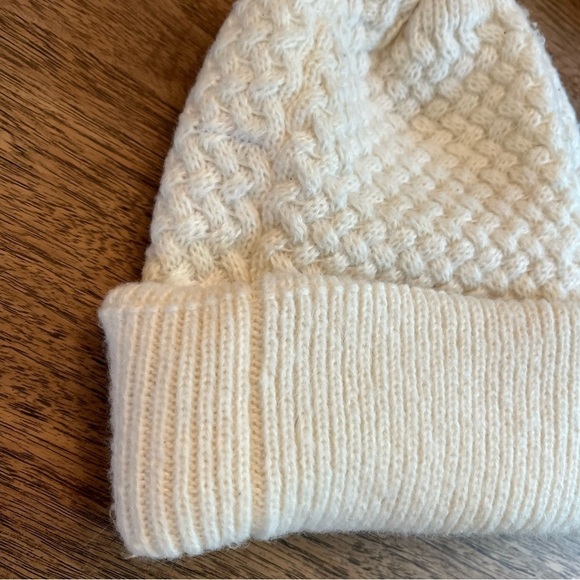 Juicy Couture White Knit Beanie Hat One Size Heart Logo Winter Cozy - Picture 12 of 13